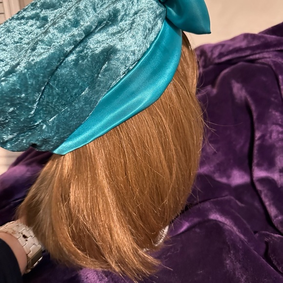 **3 for $40** Teal velvet turban with fabulous gold-sequin bee detail - Picture 4 of 4